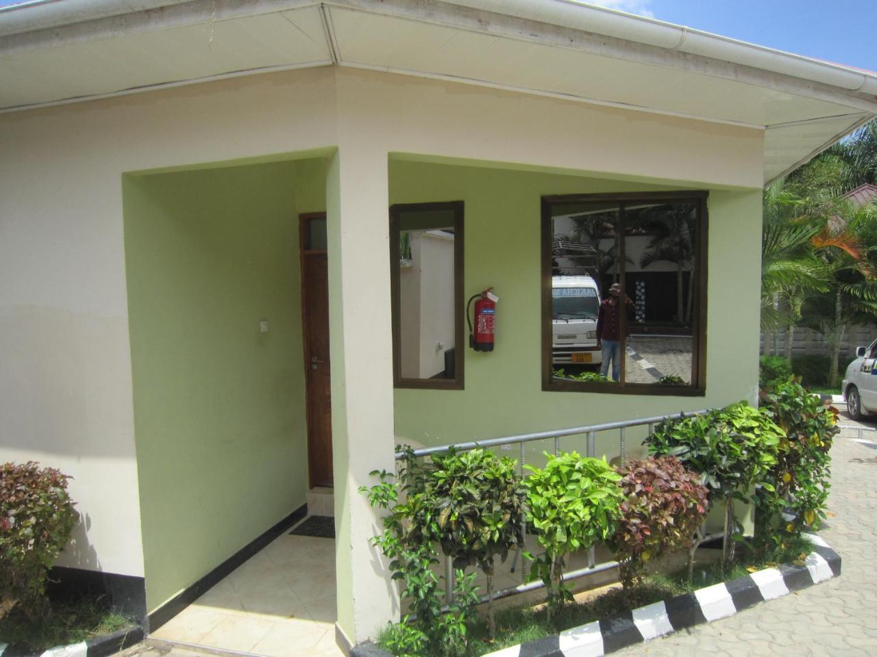 Jakicha Motel Dar es Salaam Bagian luar foto
